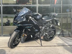 YAMAHA R7