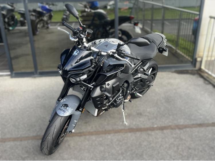 YAMAHA MT-10