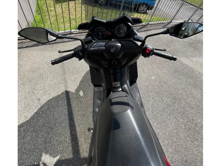 YAMAHA XMAX 125