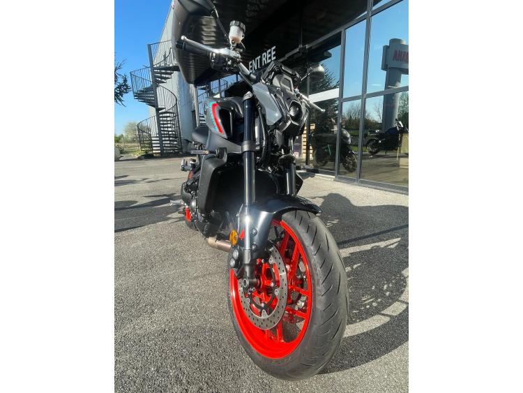YAMAHA MT-09